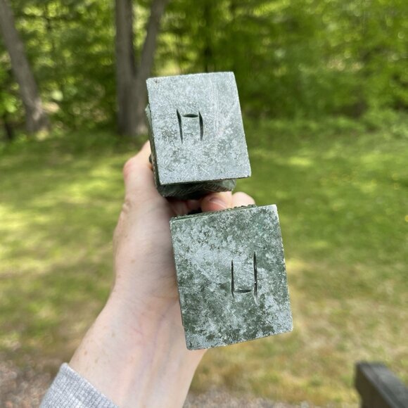 VINTAGE GREEN COLOR HAND CARVED STONE FOO DOGS LION SET OF Two 4" FIGURES - Picture 10 of 12